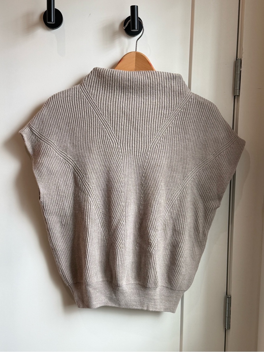 The Reset R Label Funnel Neck
Pullover short sleeve Sweater
Dolman Top